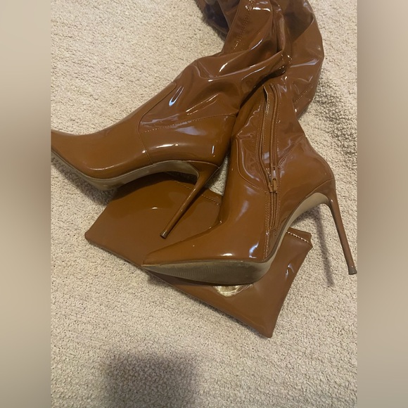 Steve Madden VaVa Cognac Stiletto boot AND matching purse - Picture 6 of 10
